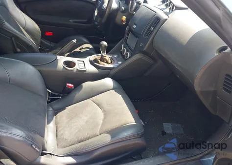 2009 Nissan 370Z Touring z USA, uszkodzony, nr VIN JN1AZ44E09M403640